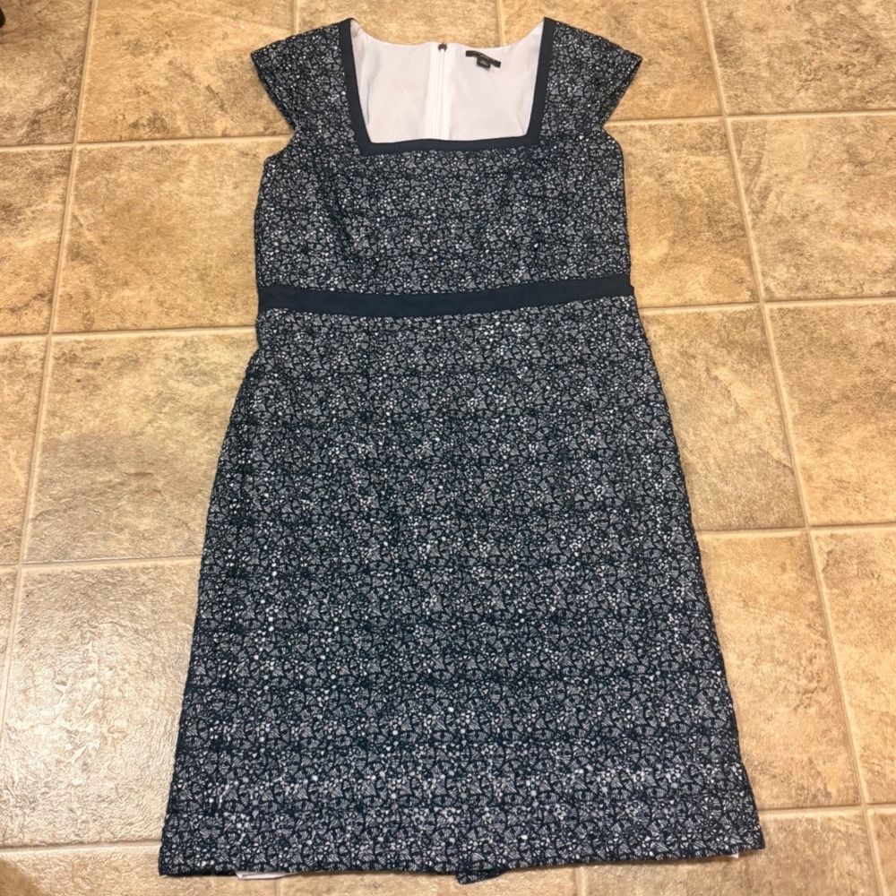 Ann Taylor Petite 4P Navy Blue White Lace Sheath Dress Square Neck‎ Cap Sleeve